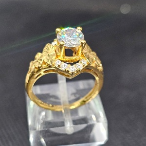 cr trg thoi t bên lá cm  PNJ